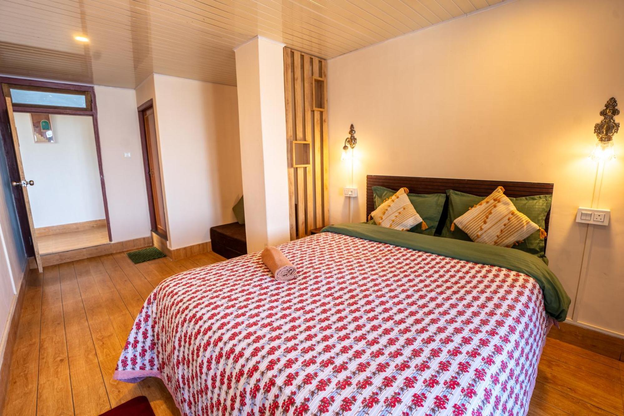 Monratino Himadrie -2 Mins Walk From Mall Road - All Rooms Have Kanchenjunga Mountain View Darjeeling  Exterior photo