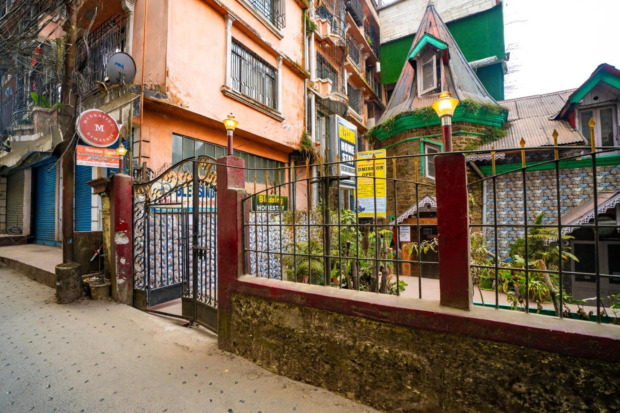 Monratino Himadrie -2 Mins Walk From Mall Road - All Rooms Have Kanchenjunga Mountain View Darjeeling  Exterior photo