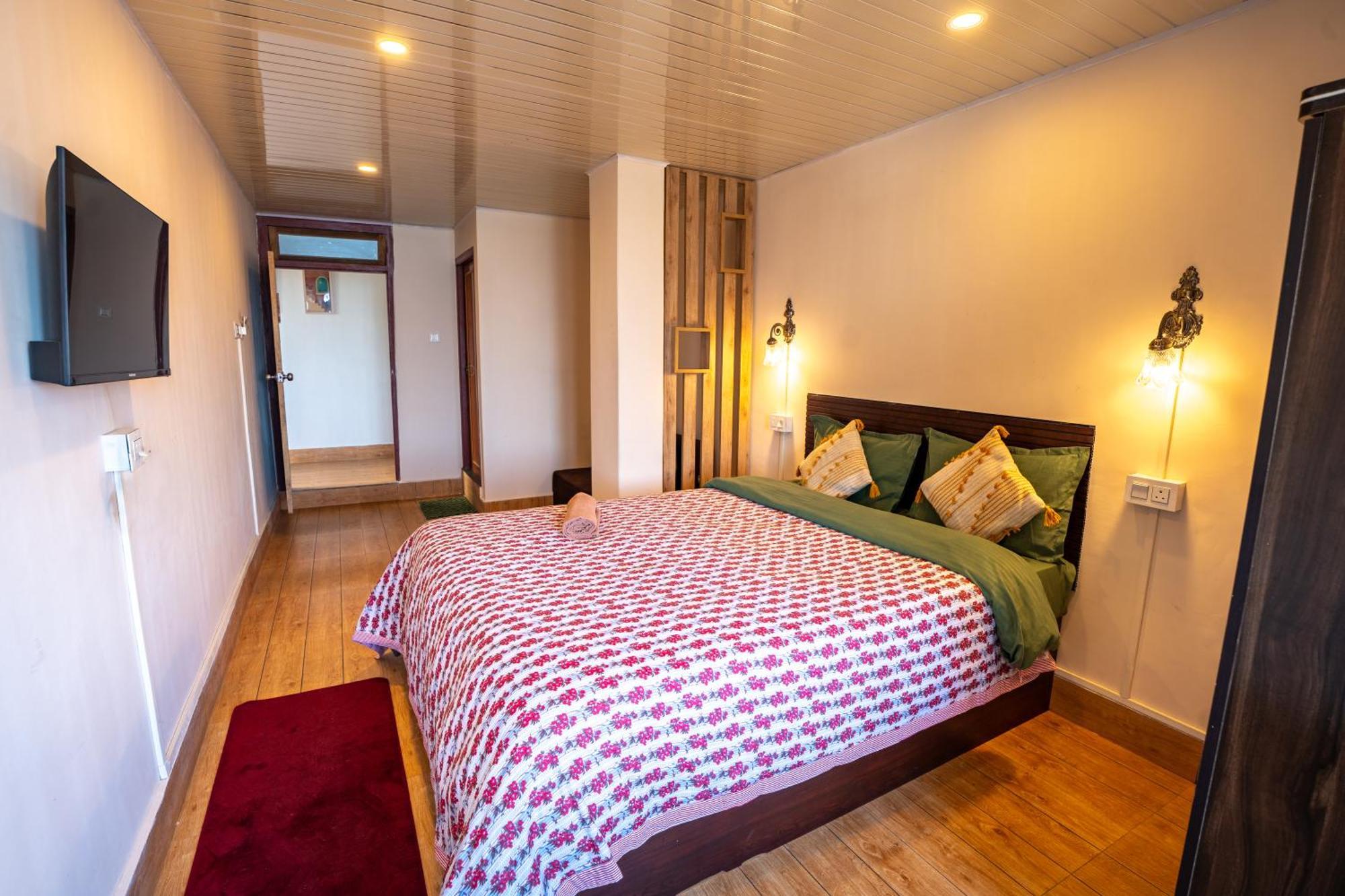 Monratino Himadrie -2 Mins Walk From Mall Road - All Rooms Have Kanchenjunga Mountain View Darjeeling  Exterior photo