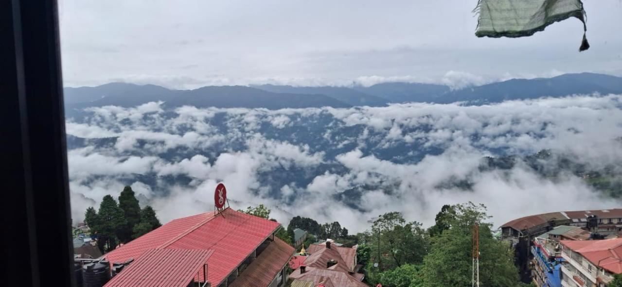 Monratino Himadrie -2 Mins Walk From Mall Road - All Rooms Have Kanchenjunga Mountain View Darjeeling  Exterior photo